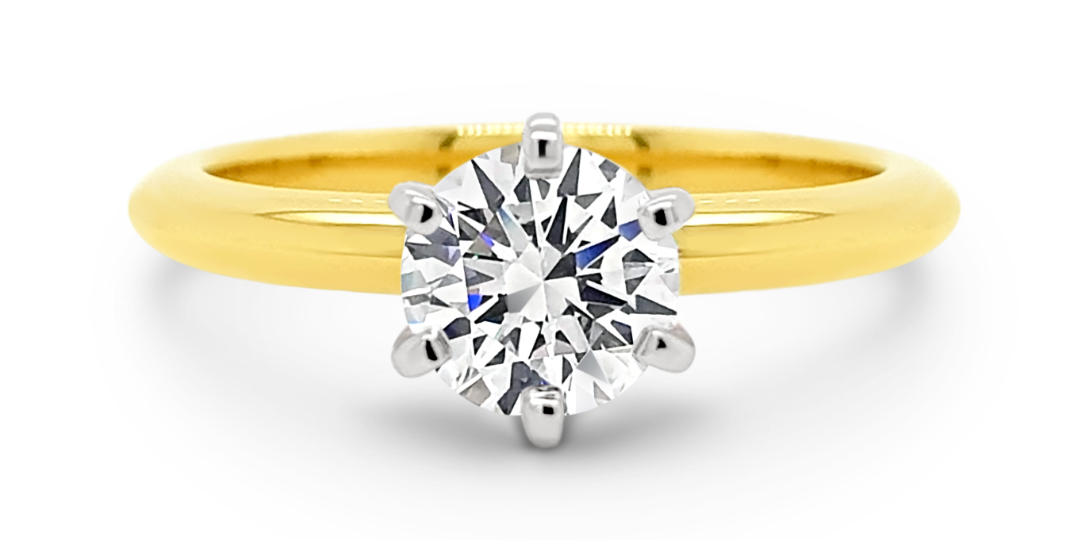 Engagement ring with round brilliant cut diamond with two tones.