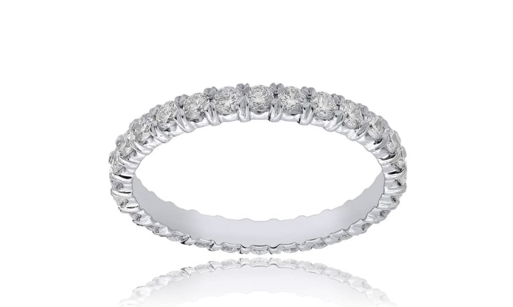 Fully split claw diamond eternity ring