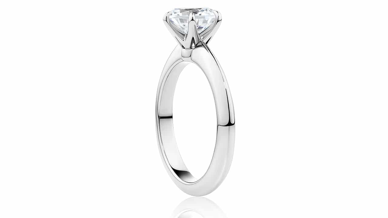 Round Brilliant Cut SixClaw Solitaire Engagement Ring in White Gold