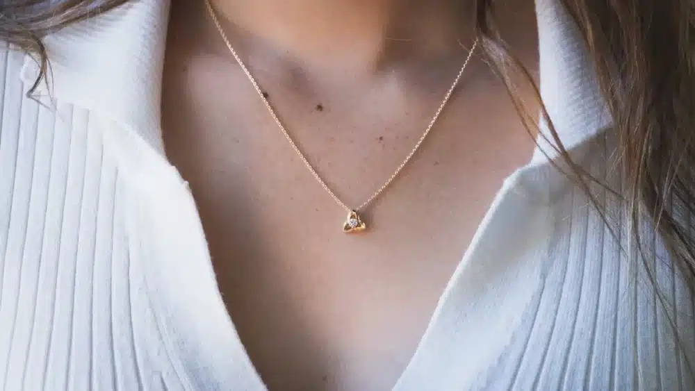 Wild-iris-yellow-gold-diamond-pendant-necklace