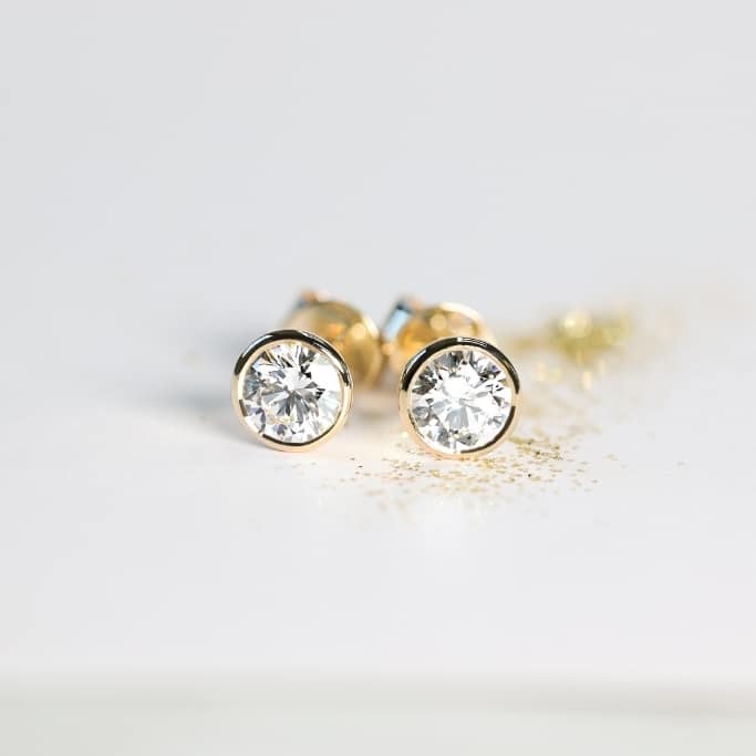 Diamond-bezel-stud-earrings-yellow-gold