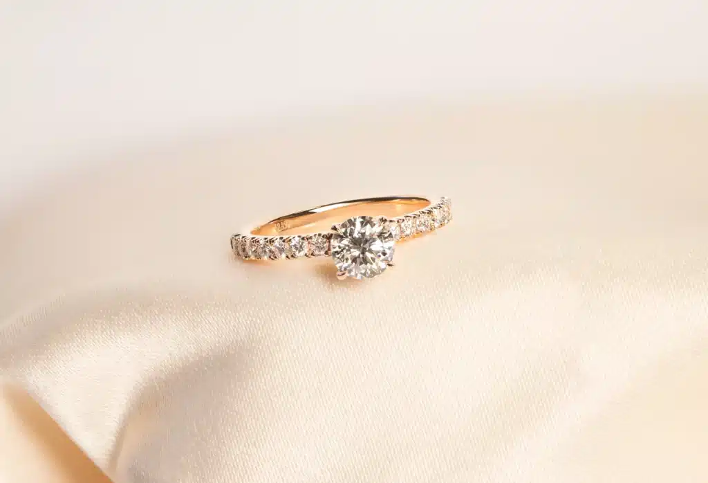 Round cut diamond engagement ring 1