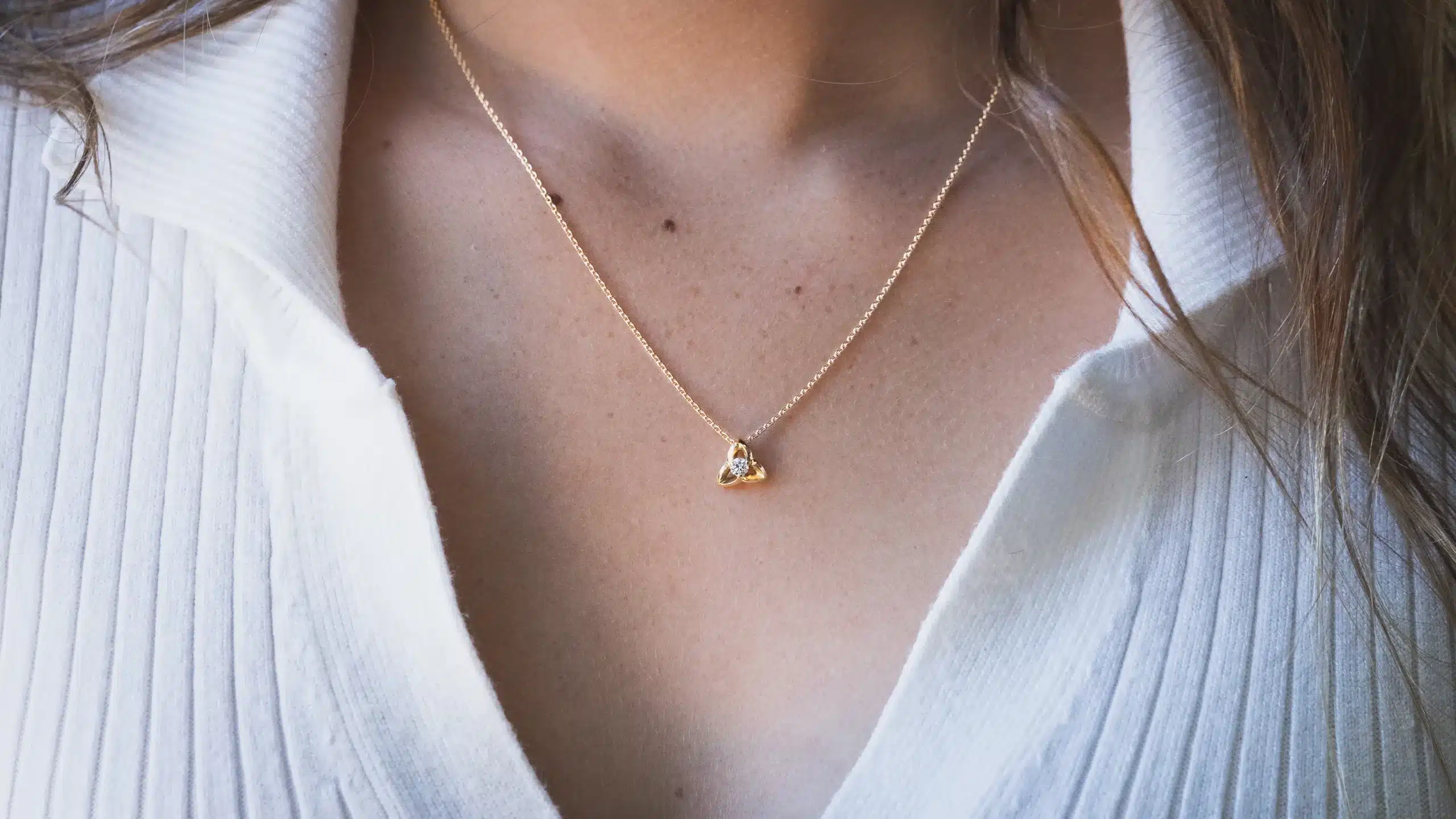 Yellow-gold-diamond-pendant-necklace-diamondport-jewellers
