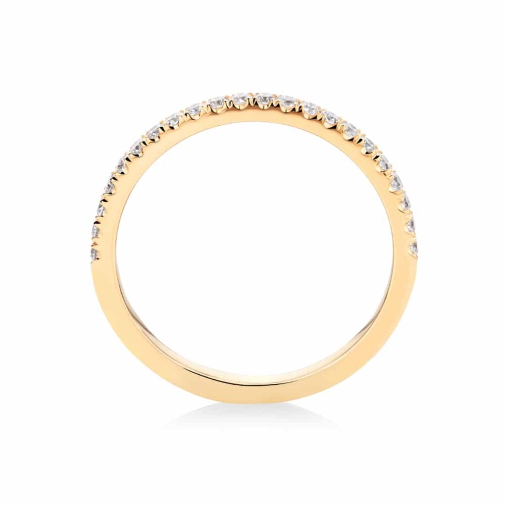 Yellowgold wedding ring split claw diamonds sideview