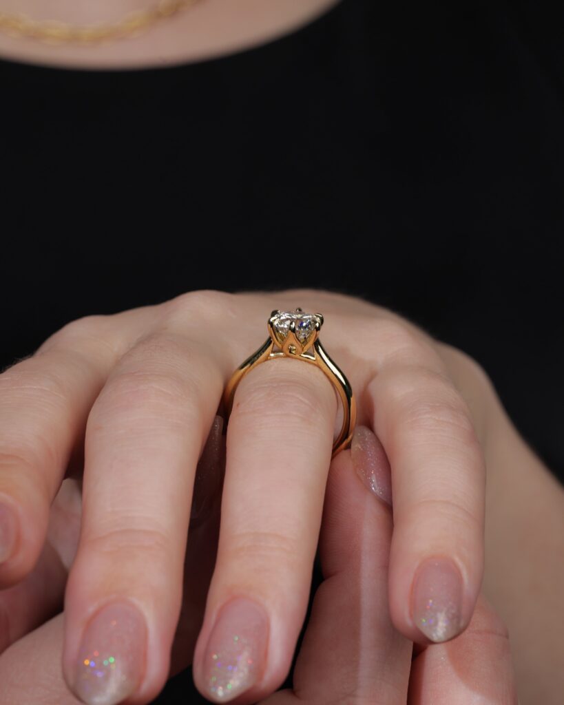 Gardenia 6 claw yellow gold side