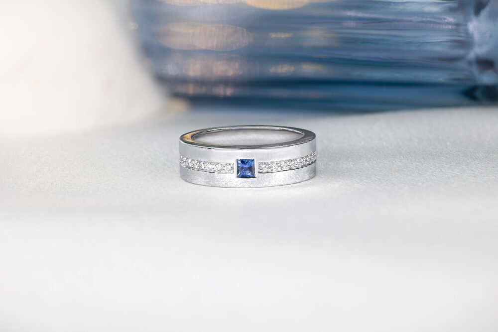 Mens White Gold Princess Cut Wedder scaled
