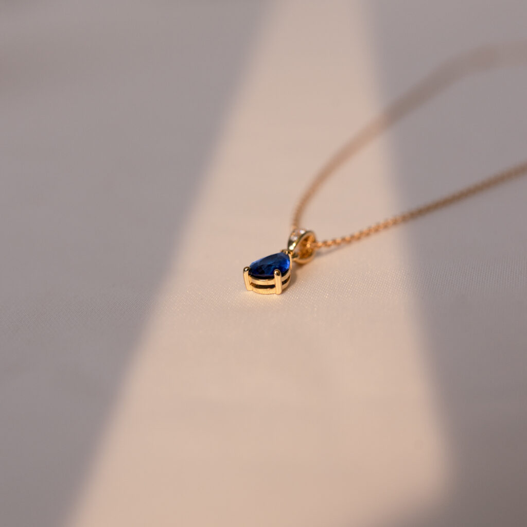 Custom pendant 0.78ct sapphire 2