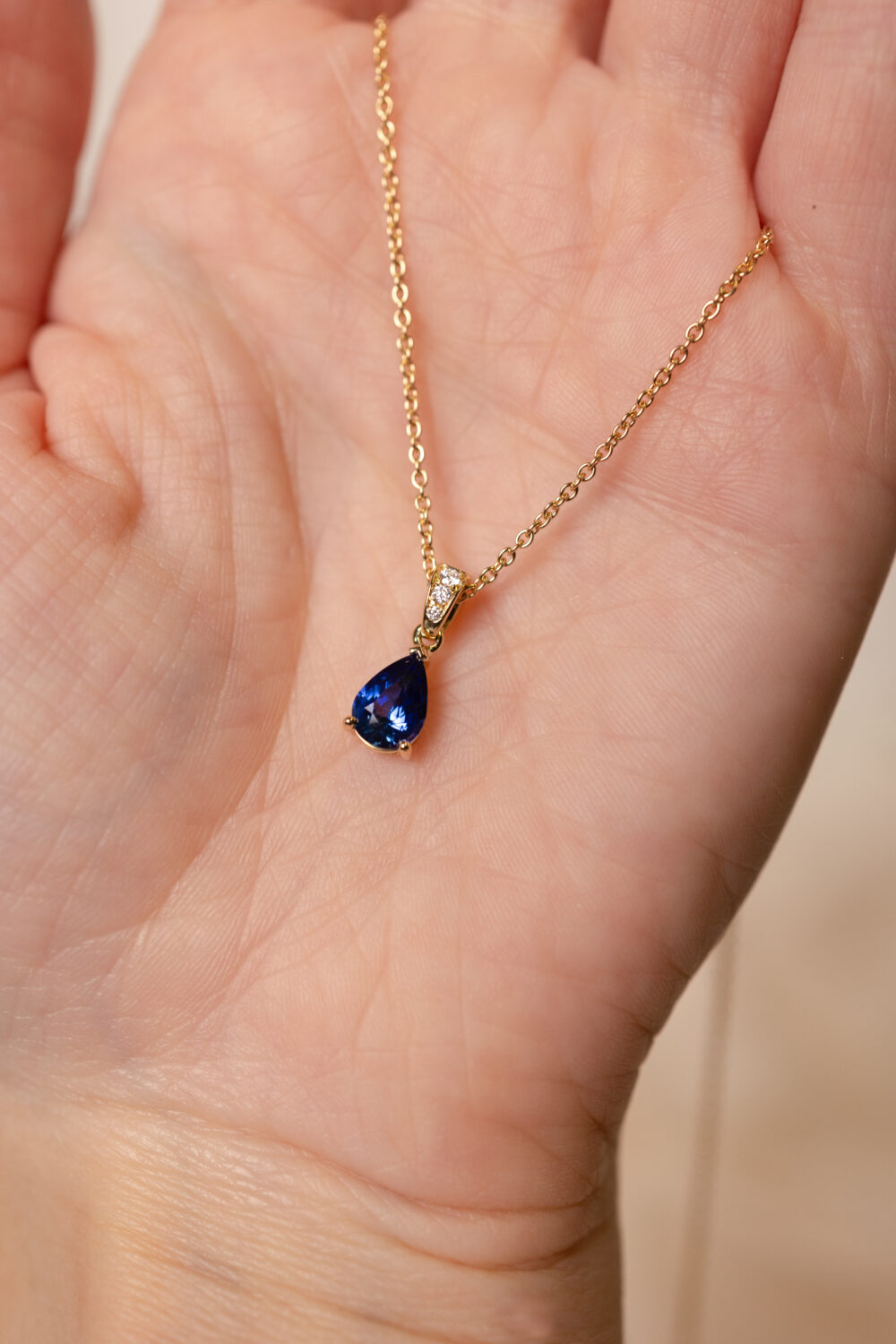 Custom pendant 0.78ct sapphire 3 scaled