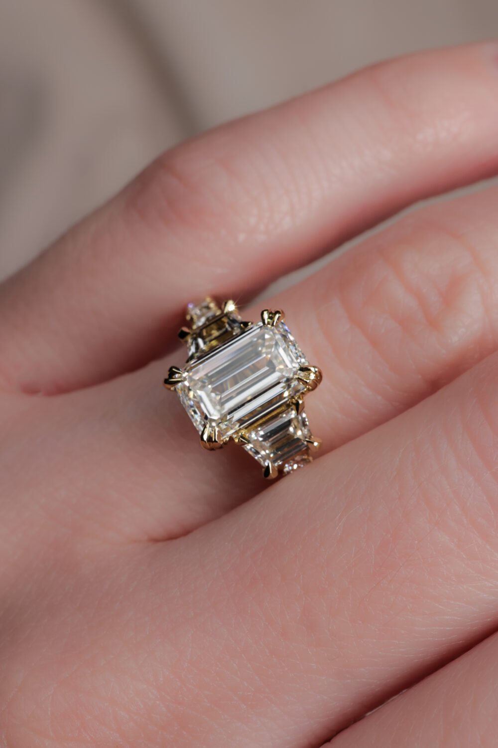 Emerald and Trapezoid trilogy ring 2 scaled