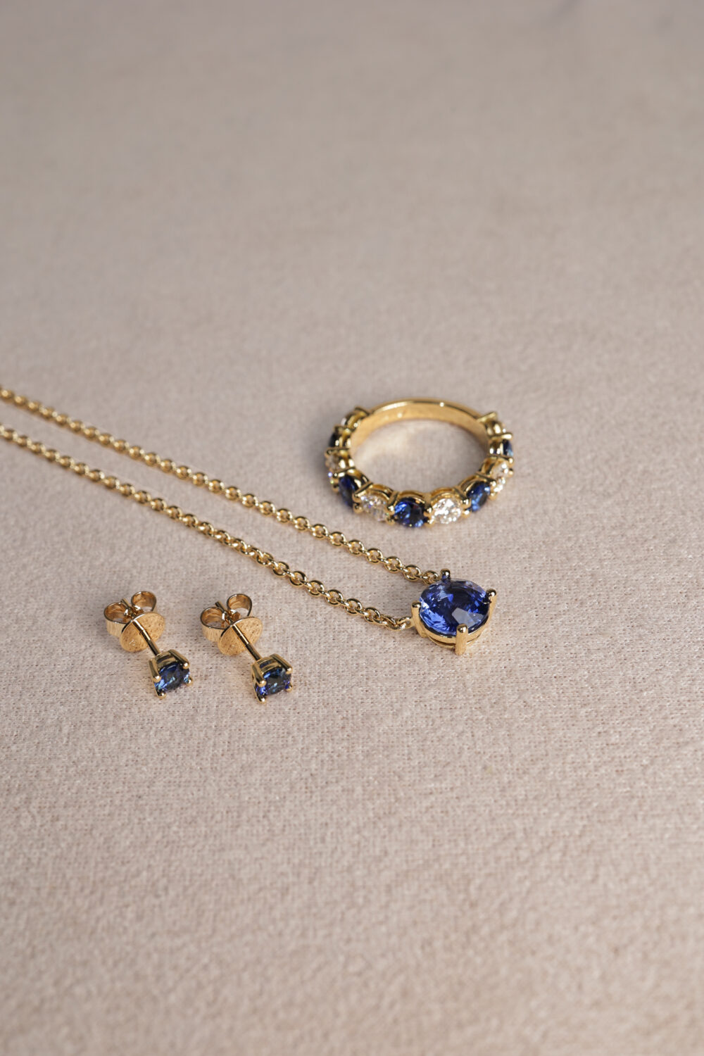 Ceylon Sapphire Solitaire Fixed Pendant 1 scaled