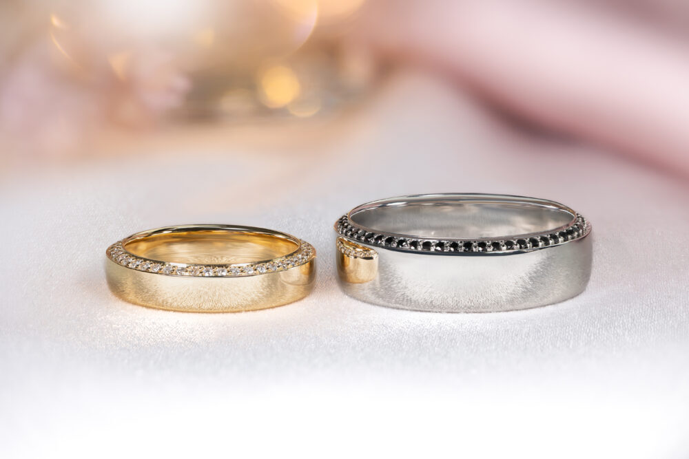 Black diamond wedder and colourless diamond wedder scaled