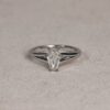 Coffin Cut Split Band Ring in white gold (1)