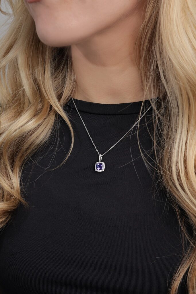 Cushion Cut Tanzanite and Diamond Pendant White Gold (2)